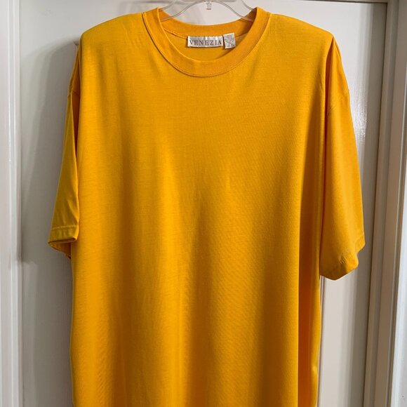 Venezia Brand Women's Gold Short Sleeve Tee, Size 22/24 - Picture 1 of 5